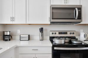 Your Perfect Two Bedroom Retreat with Free Parking and Premium Comfort