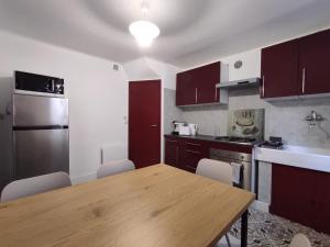 Le Gaffier, maison au pied de la Cité, climatisation, 2 chambres et belle cour sans vis à vis