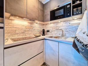 Résidence Caron - Studio moderne et lumineux · Départ et retour skis aux pieds · Balcon MAE-3314