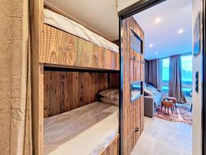 Résidence Caron - Studio moderne et lumineux · Départ et retour skis aux pieds · Balcon MAE-3314