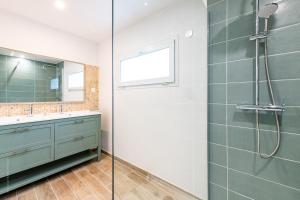 Maisons de vacances 300m2 house with large garden : photos des chambres