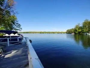 Lakefront King Studio with Private Porch - Sanbornton