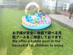 宿の夜夜 広々一棟貸し駐車場2台 浴室2箇所 大家族グループ旅行に最適 静かな環境