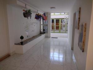 Big house with garage in Yumbo Valle