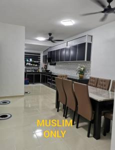 "Homestay Mak Midah"