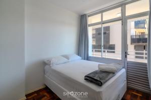 Apto beira-mar c vista lateral p praia ETY0024