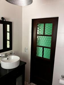 Casa con pileta en B privado solo familias