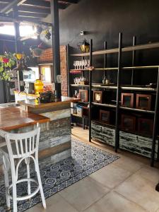 Casa con pileta en B privado solo familias