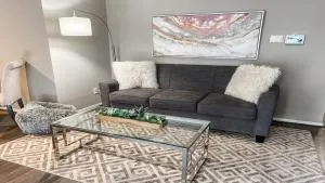 Charming 1BR Oasis, Private Patio & Resort Pool - Cypress