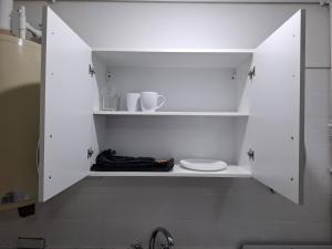 Departamento de 2 ambientes con patio y cochera privada dentro del edificio, a 2 cuadras del mar