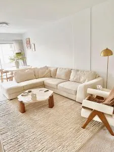 Modern 3BR Beachside Oasis - Cronulla