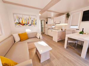 Sea Diva - luxury boathouse