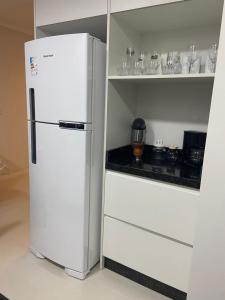 Linda Casa com 3 suites-Condominio-Canela