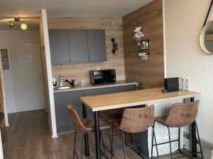 Appartements Studio cabine 4 pers, 200m des pistes, animaux acceptes - FR-1-636-233 : photos des chambres