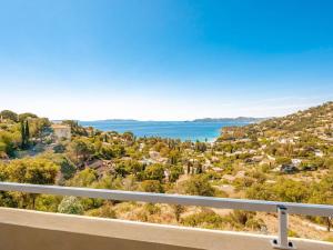 Appartement confortable avec terrasse, proche plages - FR-1-816-1