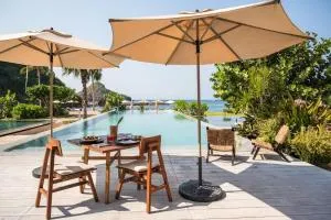 Luxury Beachfront Stay - 5 Pools! - 卡热伊斯