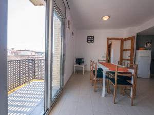 Two-Bedroom Apartment (4-6 Adults) room in Apartamentos AR Family Espronceda