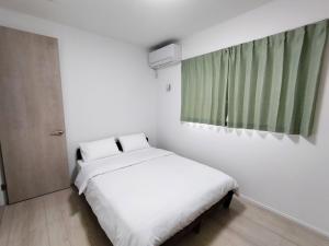 Newly built two-story house! 2 minutes to the station, parking lot, easy access to Disneyland, close to restaurants and shops!