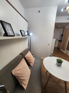 Cebu Solinea Tower1 in front of Ayala