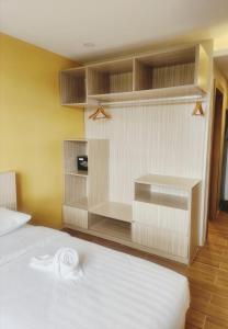 it park tree wood apartment new furniture water front casino 5m 1224