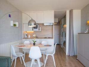 Modern studio with sea view and garage