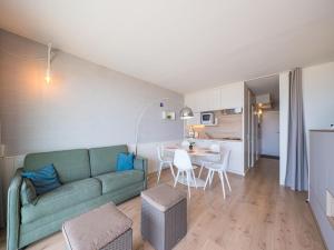 Modern studio with sea view and garage