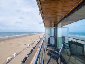 Modern studio with sea view and garage