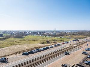 Apartment with sunny terrace and sea view