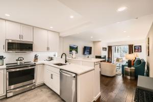 303 Fallridge Condominiums
