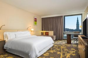 Standard King Room with Roll-in Shower - Mobility and Hearing Accessible room in The Westin Cleveland Downtown