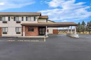 Super 8 by Wyndham Amsterdam - Cobleskill