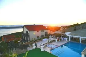 Villa Kalmar - Heated pool and spectacular sea view - Klanfari
