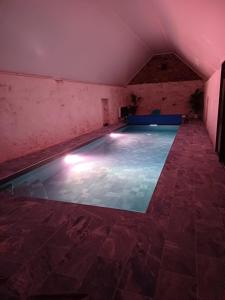 Maisons de vacances Aux balzanes de Varvella Piscine interieure privee chauffee : photos des chambres