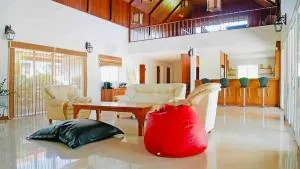 Huge 5BDR pool villa with jacuzzi, karaoke and BBQ - Ban Nong Pru