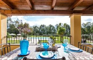 Large Villa Mediterranea in the heart of Coral Shore with swimming pool large garden with palm trees - Olmedo