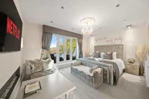 Luxury Holiday Home - Ascot, Windsor - Near Guards Polo Club, Ascot Races & Racecourse - Patio - Garden- Parking - 弗吉尼亚沃特
