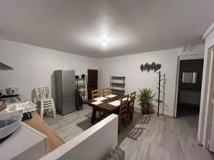 Logement neuf en face de la forêt. Accès cour. - Antoigny