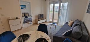 Marin apartment with swimming pool