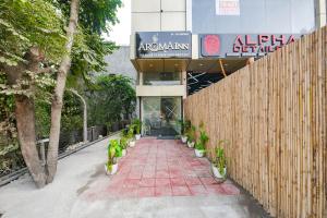 FabHotel Kavya Inn - Nr The Mall of Faridabad