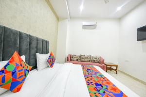 FabHotel Kavya Inn