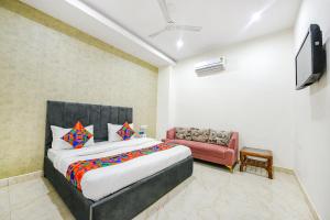 FabHotel Kavya Inn - Nr The Mall of Faridabad