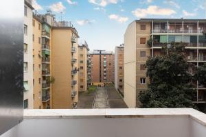 I San Siro I Steps to Metro, AC & Free WiFi