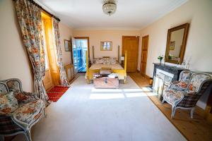 Chateau d Echenevex, Geneva