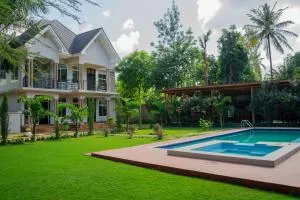 Nguchiro Palace - Same