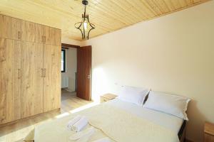 Charming Cottage Retreat in Sioni by Wehost