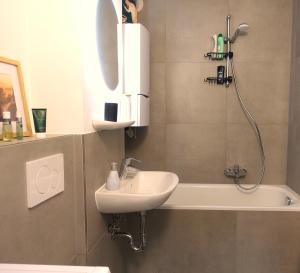 Getaway Apartment - Balkon - Küche - Ruhe - Wäsche - S-Bahn - 60 qm