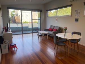 Room in Newport Modern townhouse - Walk to stunning ocean view