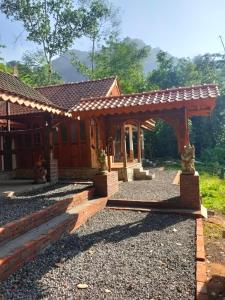 Lawang Pitu Untuk keluarga