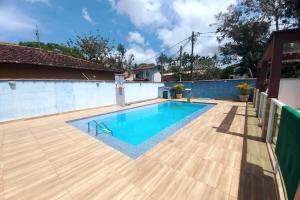 Casa com churrasqueira e piscina próximo da praia