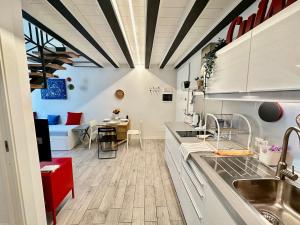 Old Sweet Florence- Art Apartment